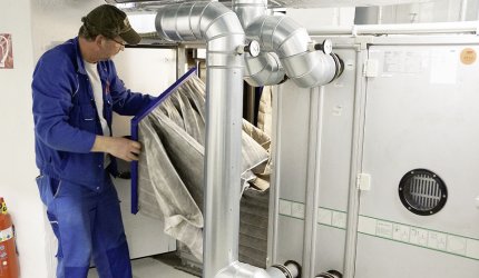 Luftfilterkontrolle und -tausch