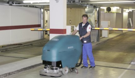 Reinigungsarbeiten in Tiefgaragen als Teil des Parkhausbetreiberdienstes